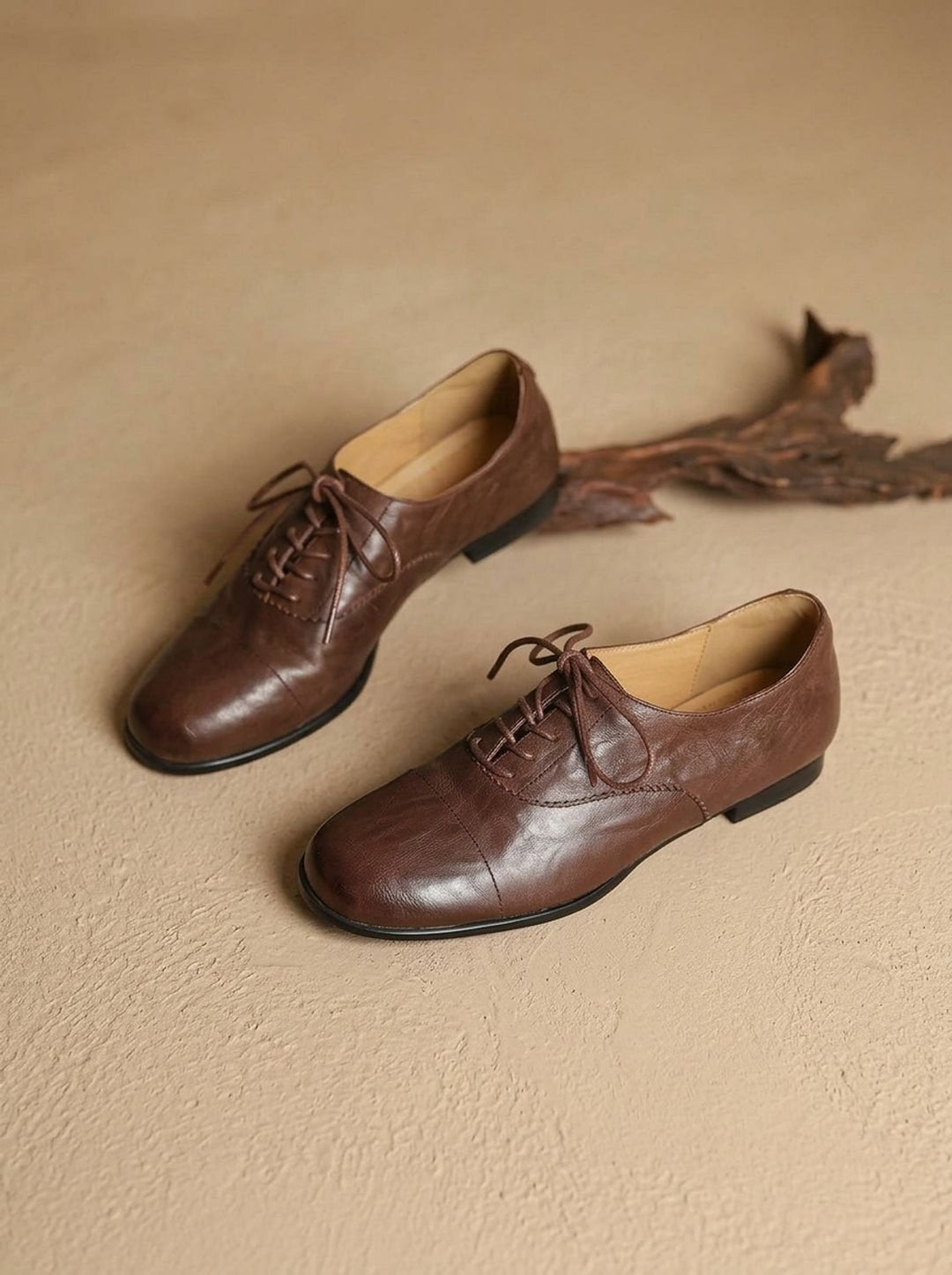 Lace-Up Women's Leather Flats for Timeless Comfort (10)