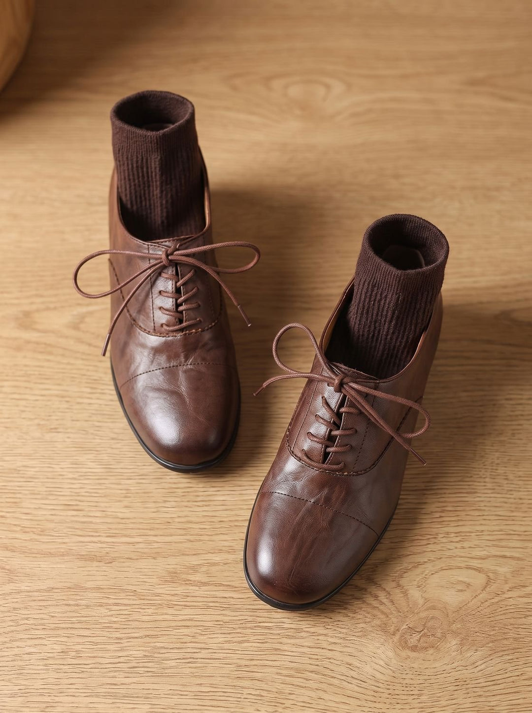 Lace-Up Women's Leather Flats for Timeless Comfort (16)