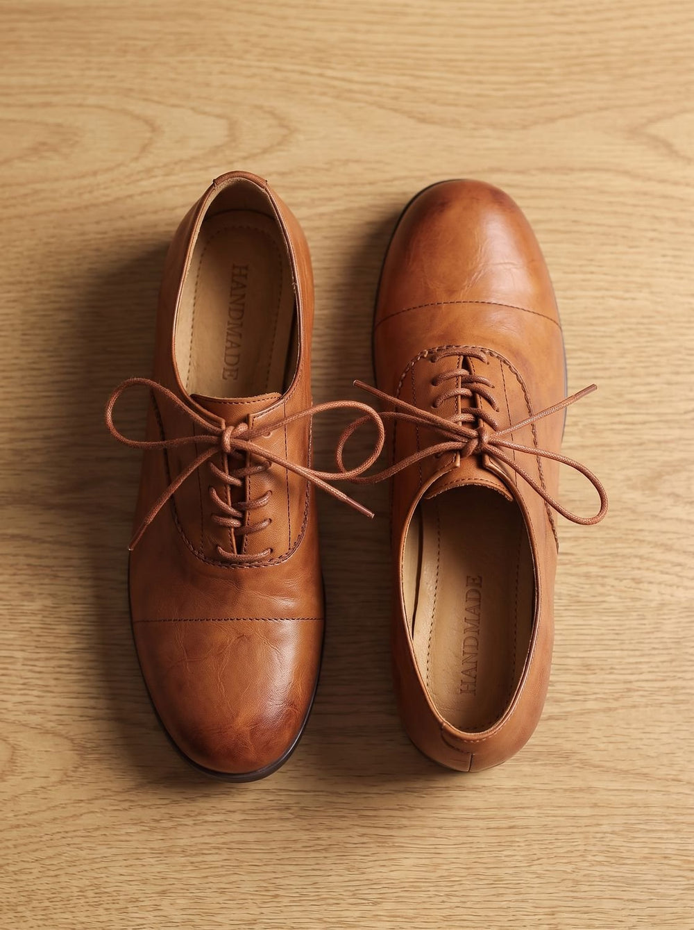 Lace-Up Women's Leather Flats for Timeless Comfort (2)