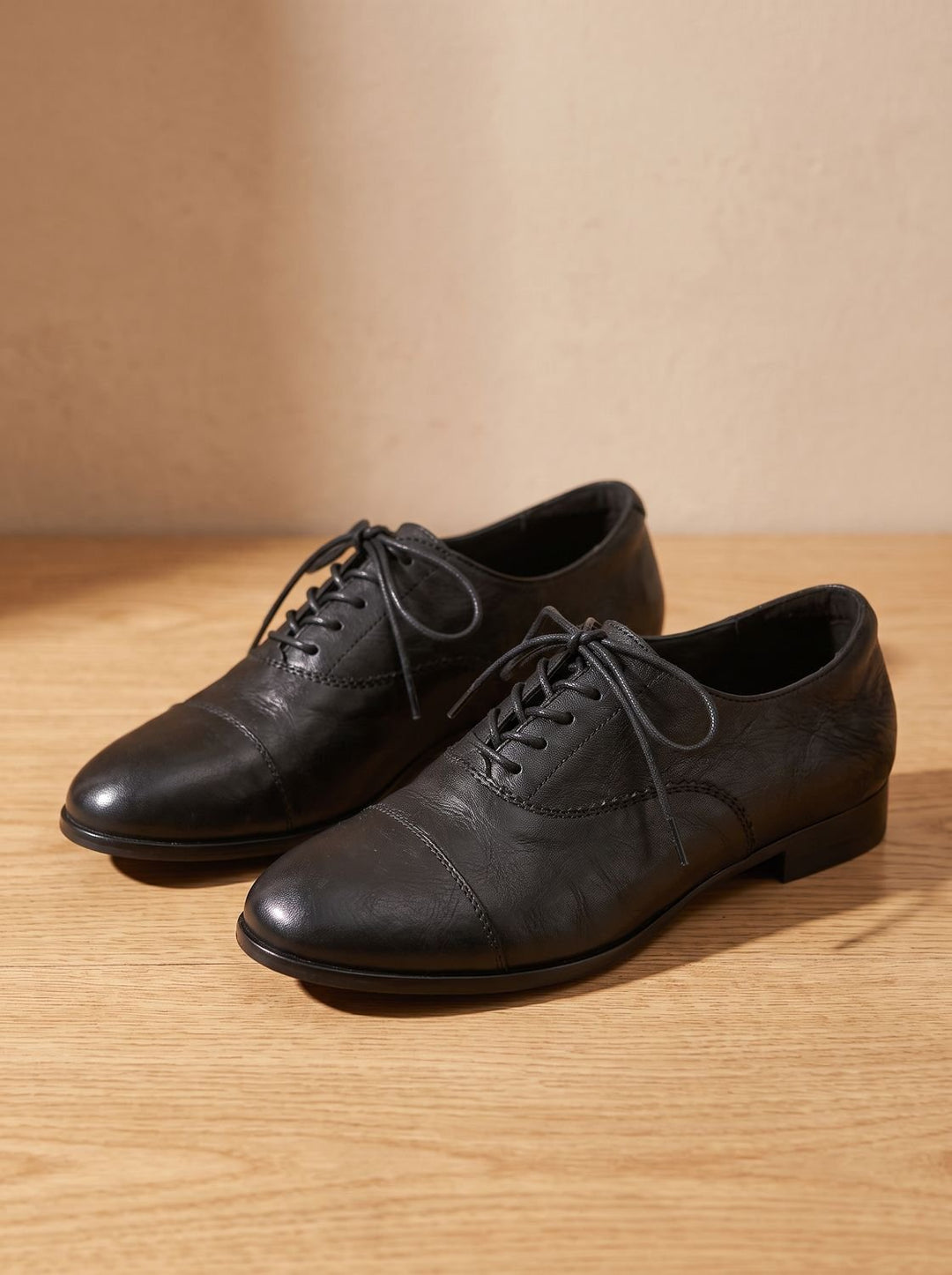 Lace-Up Women's Leather Flats for Timeless Comfort (23)
