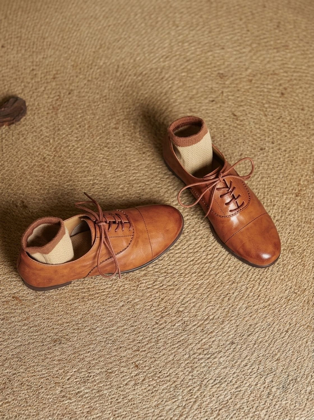 Lace-Up Women's Leather Flats for Timeless Comfort (6)
