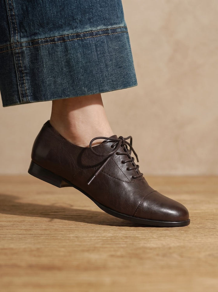 Lace-Up Women's Leather Flats for Timeless Comfort in Black