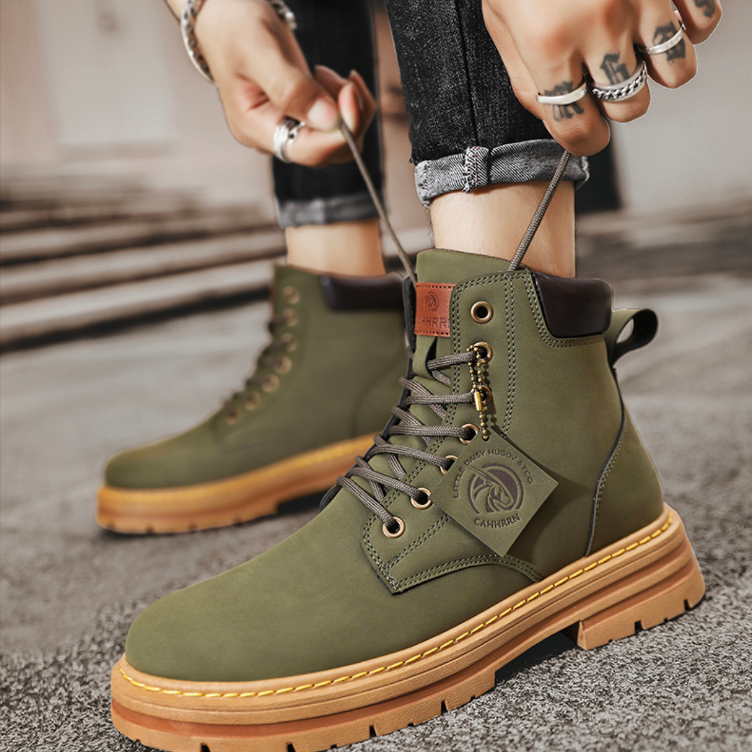 Men's Laced Hiking Boots for Fall (4)