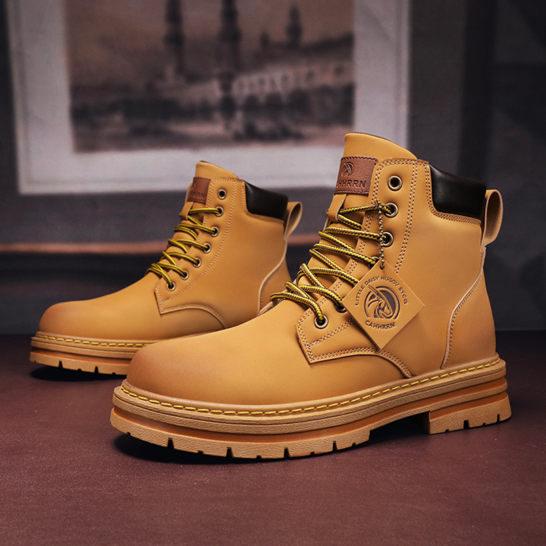 Men's Laced Hiking Boots for Fall in Khaki