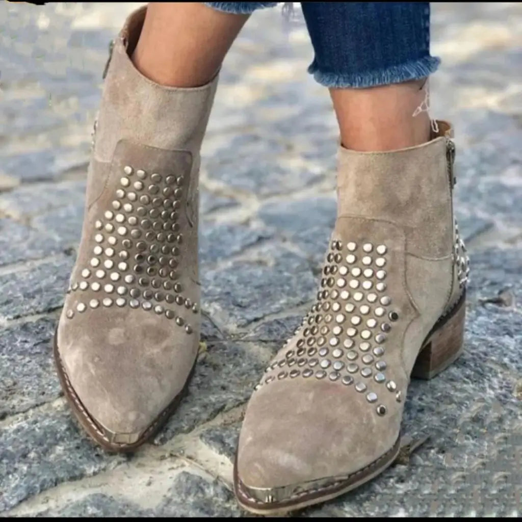 Women's Black Boots with Studs (4)
