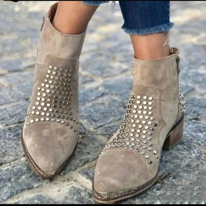 Women's Black Boots with Studs (4)