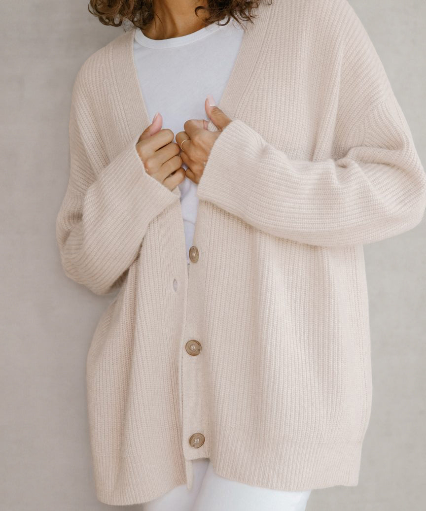 Women's Cardigan in Oversized Knit for Layering (13)
