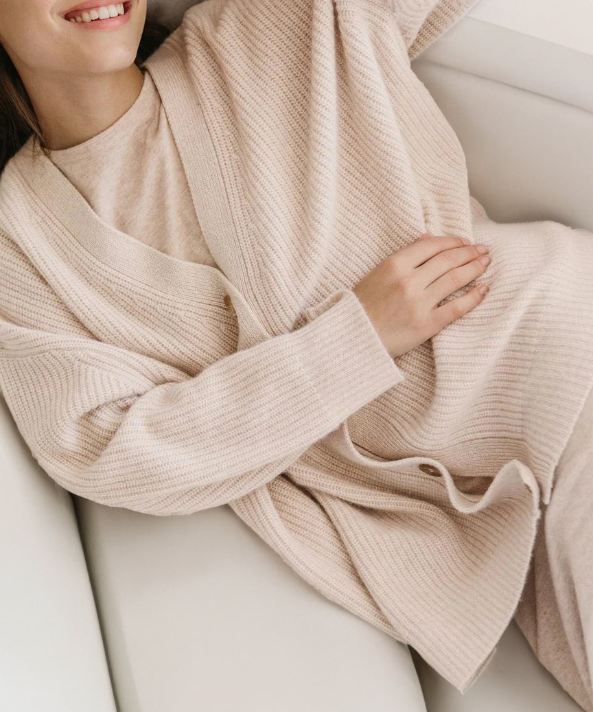 Women's Cardigan in Oversized Knit for Layering (17)