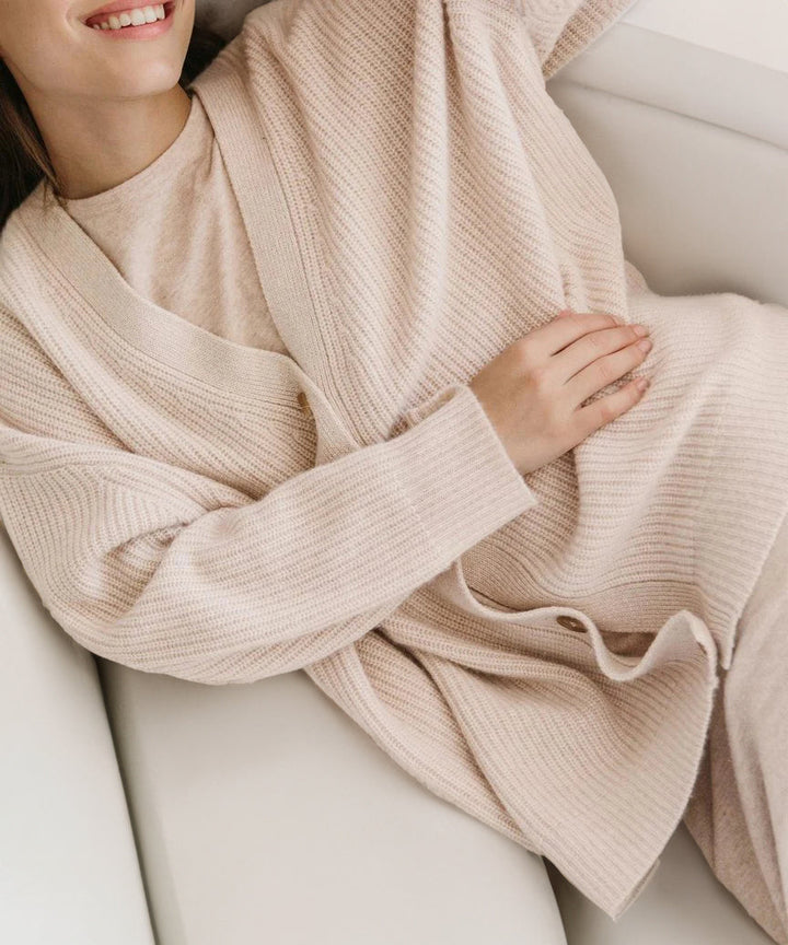 Women's Cardigan in Oversized Knit for Layering (17)