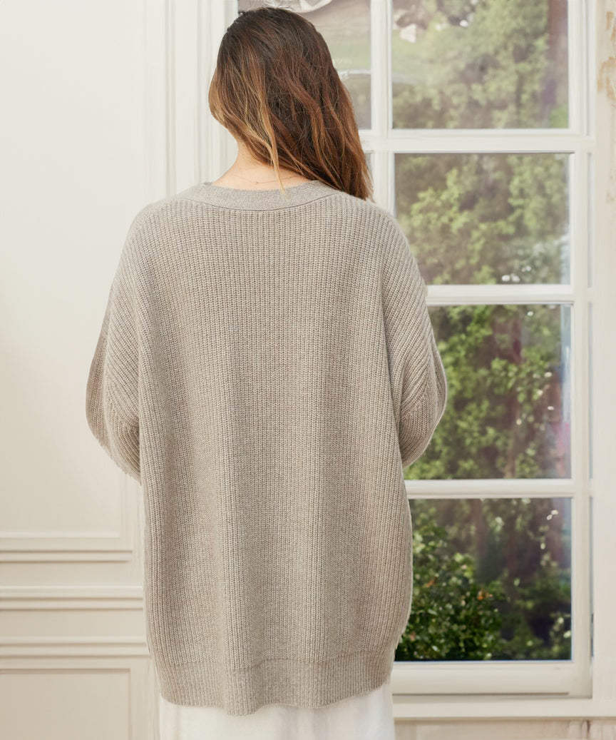 Women's Cardigan in Oversized Knit for Layering (3)