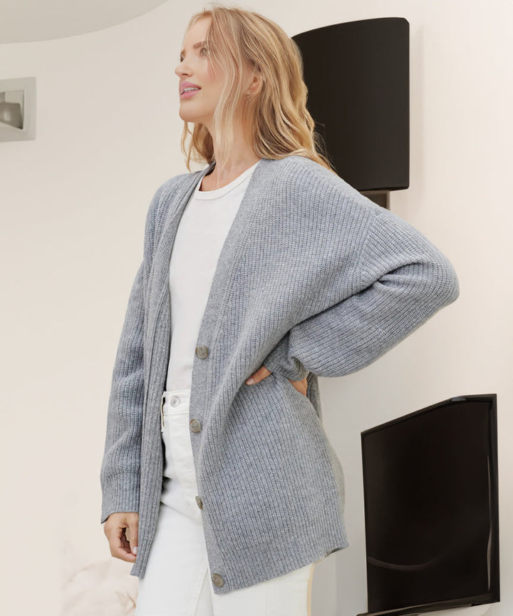 Women's Cardigan in Oversized Knit for Layering (6)