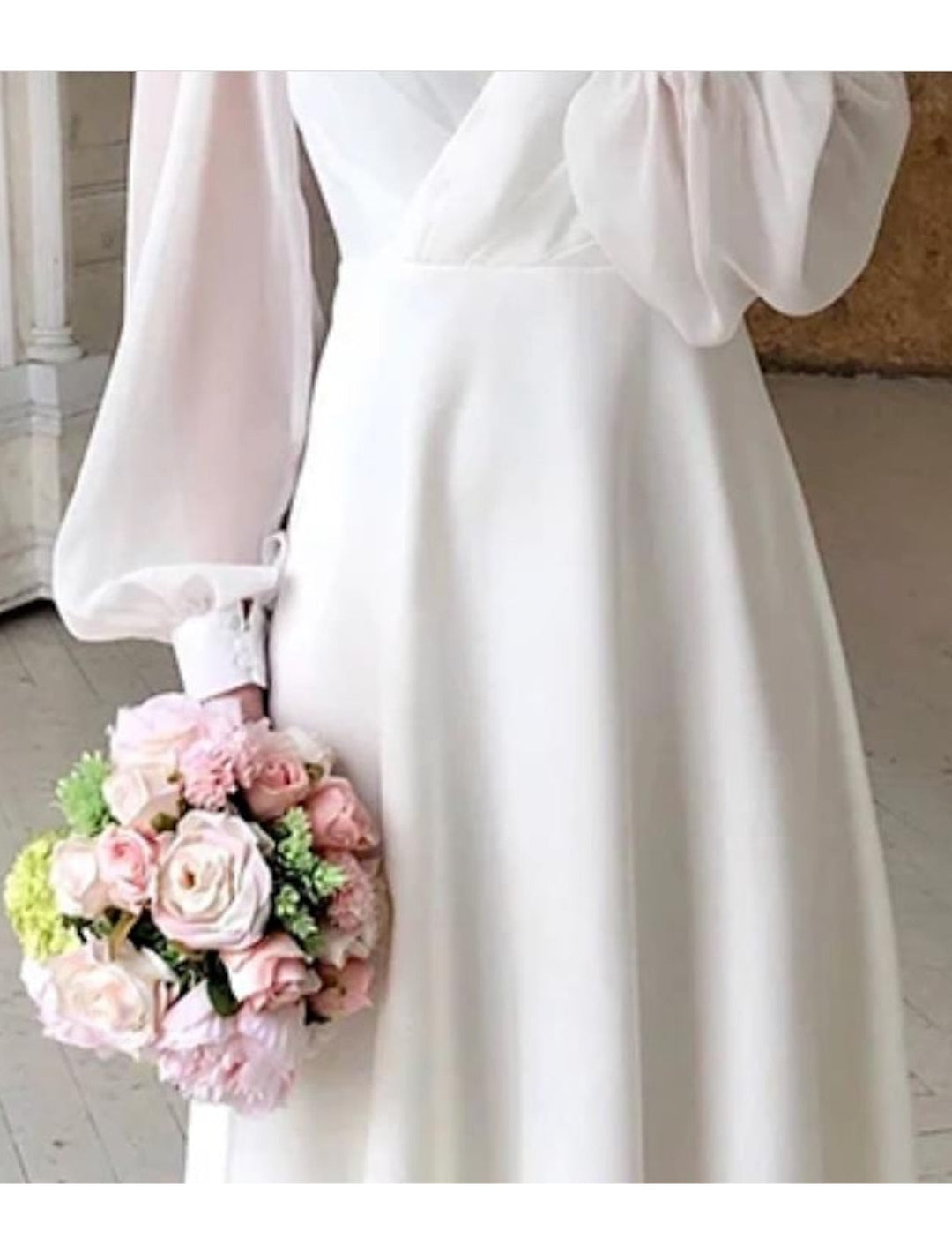 Women's Elegant Flowing Long Sleeve Wedding Dress (3)