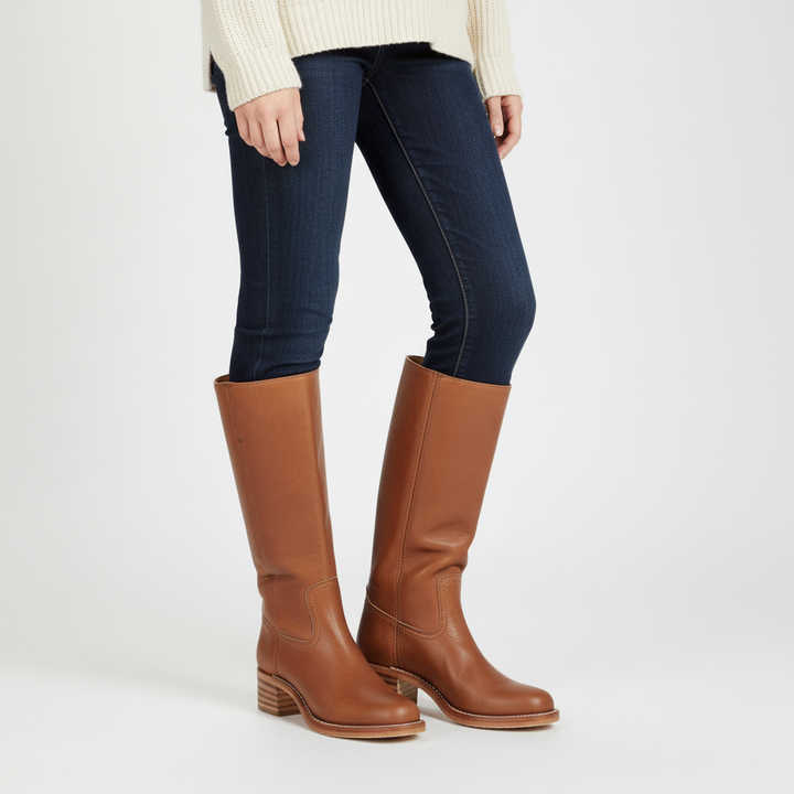 Women's Elegant Knee-High Boots in Leather in Light Brown