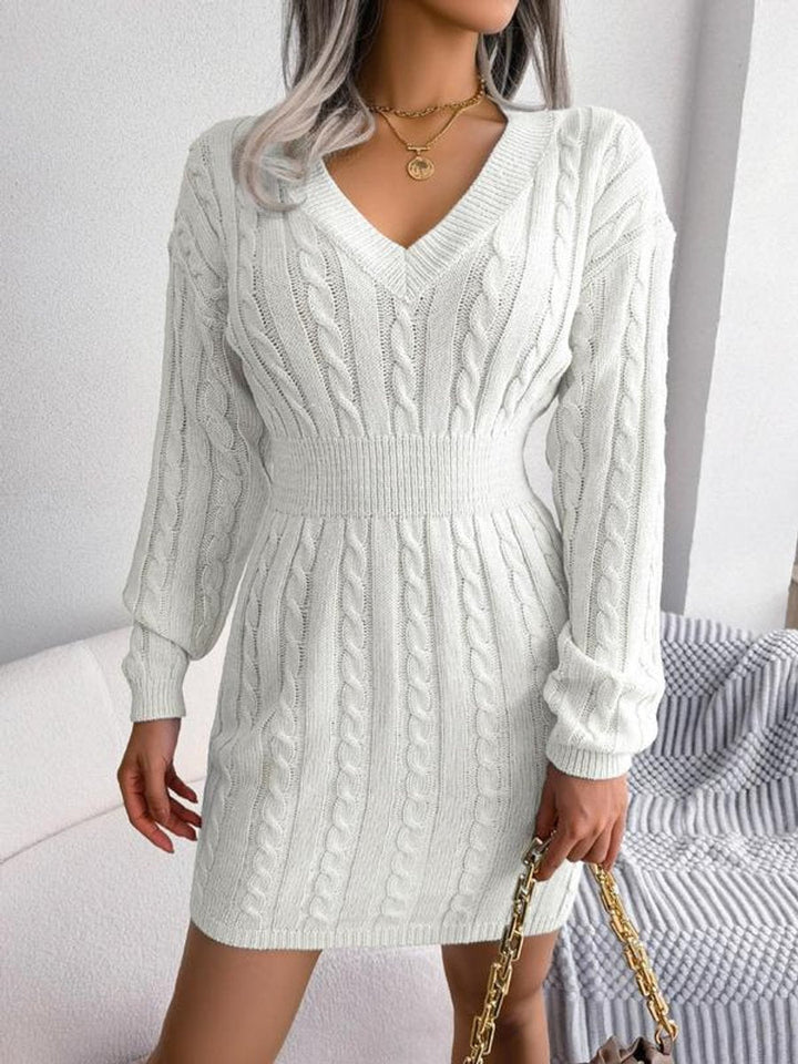 Women's Fitted Sweater Dress in Cable Knit in Cremeweiß
