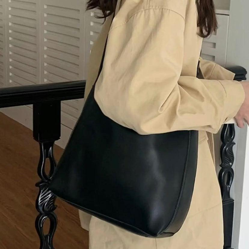 Women's Leather Bags with Classic Buckle (6)