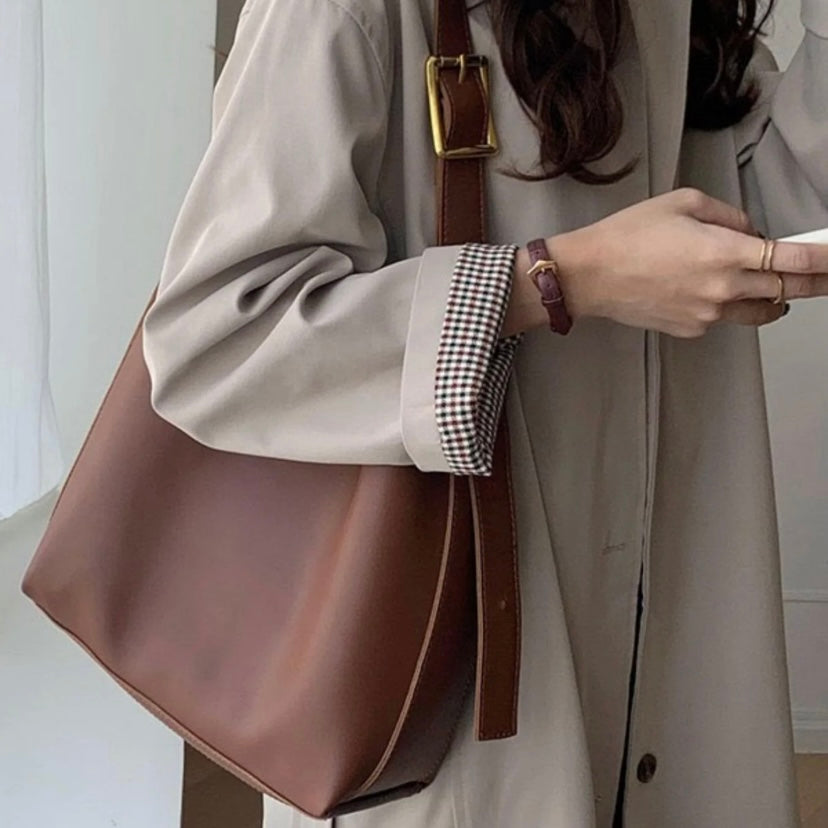 Women's Leather Bags with Classic Buckle (8)