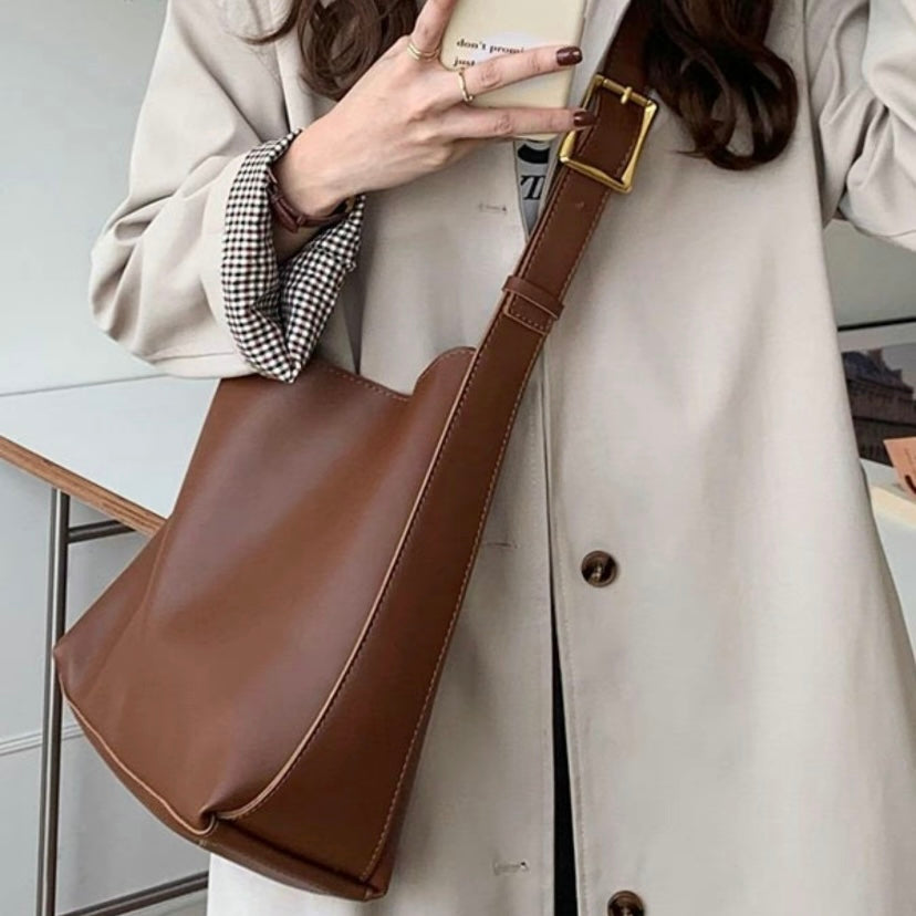 Women's Leather Bags with Classic Buckle (9)