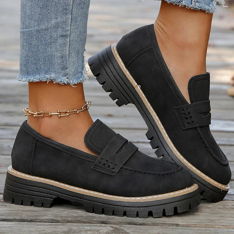 Women's Leather Flats Cushioned Slip-On in Black