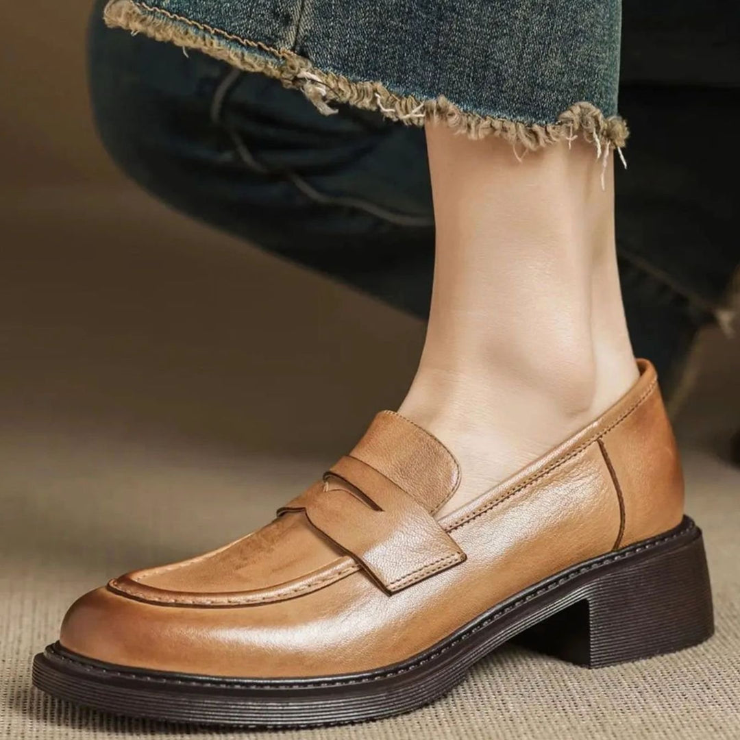 Women's Leather Flats in Sophisticated Loafer Style (5)