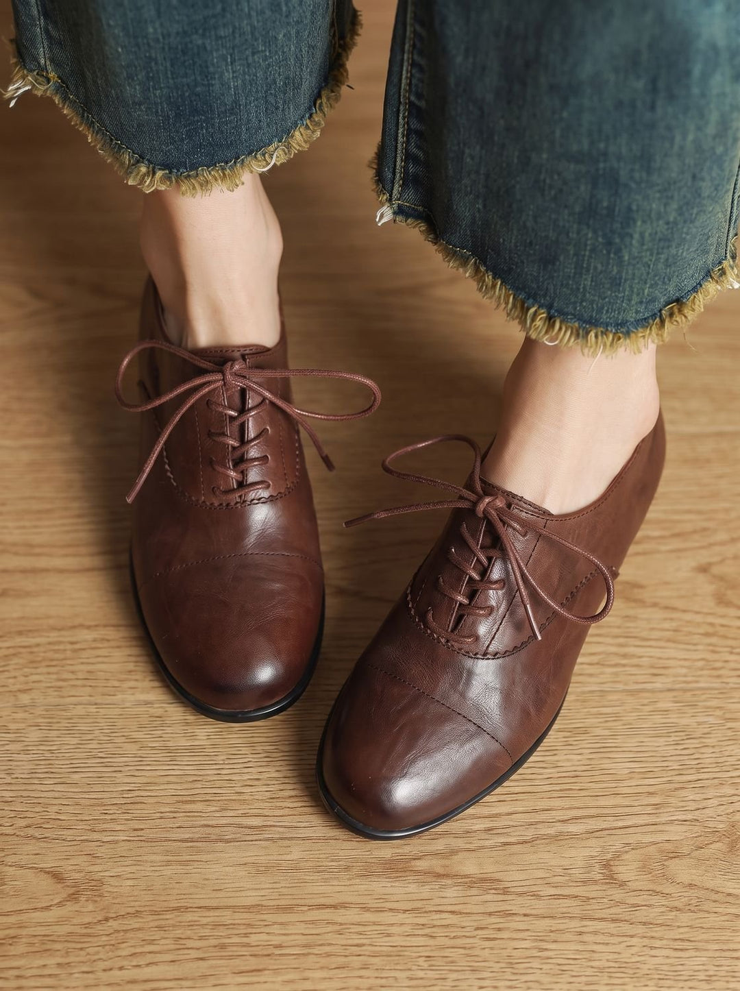 Women's Leather Flats with Classic Cap-Toe Design (13)