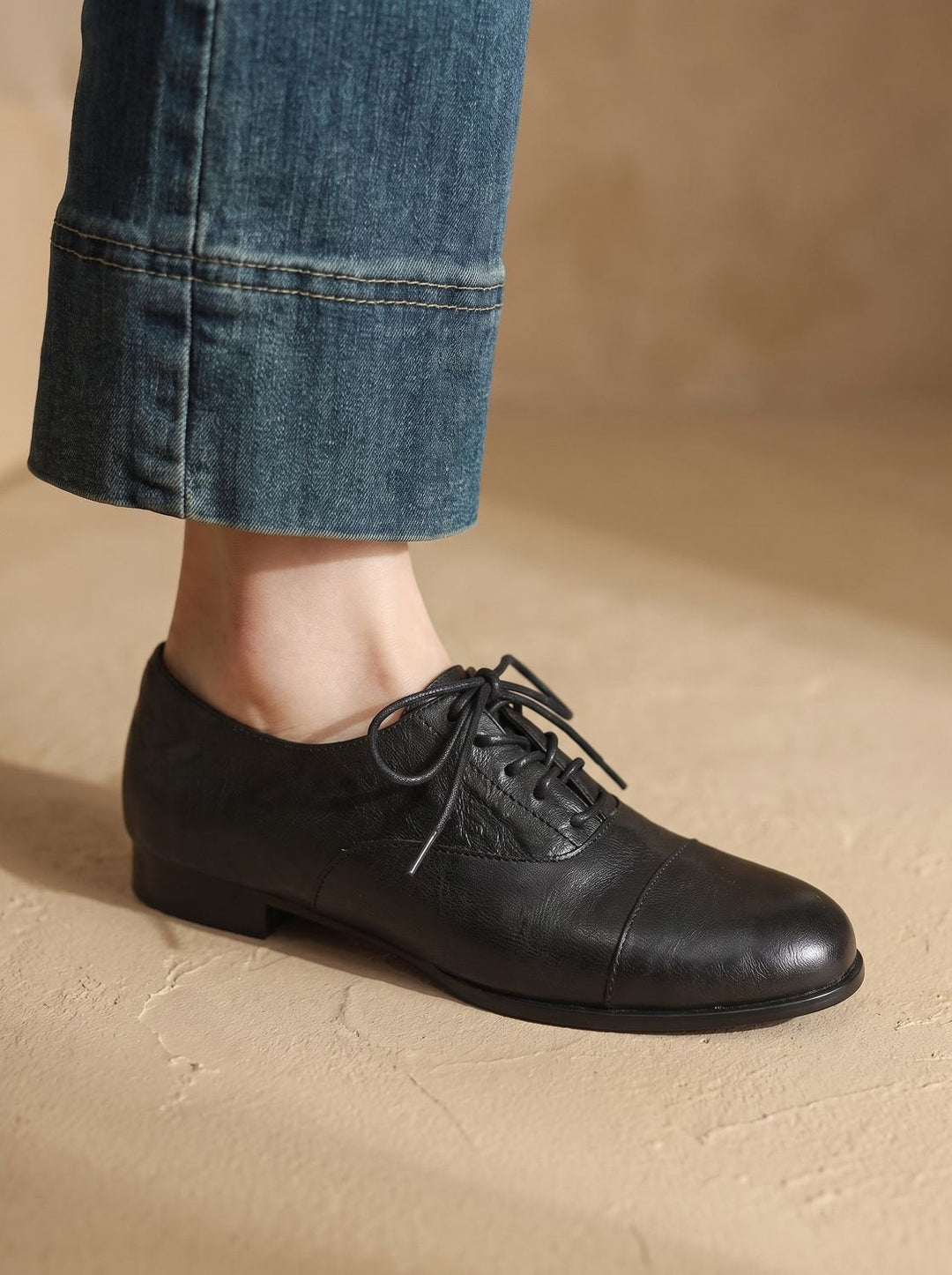 Women's Leather Flats with Classic Cap-Toe Design (15)
