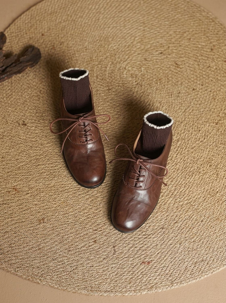 Women's Leather Flats with Classic Cap-Toe Design (16)