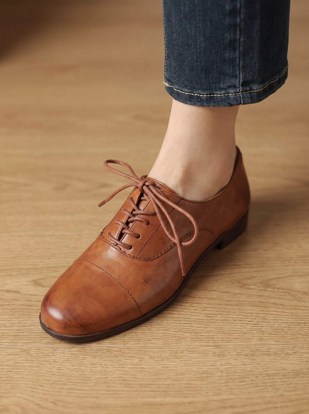 Women's Leather Flats with Classic Cap-Toe Design (4)