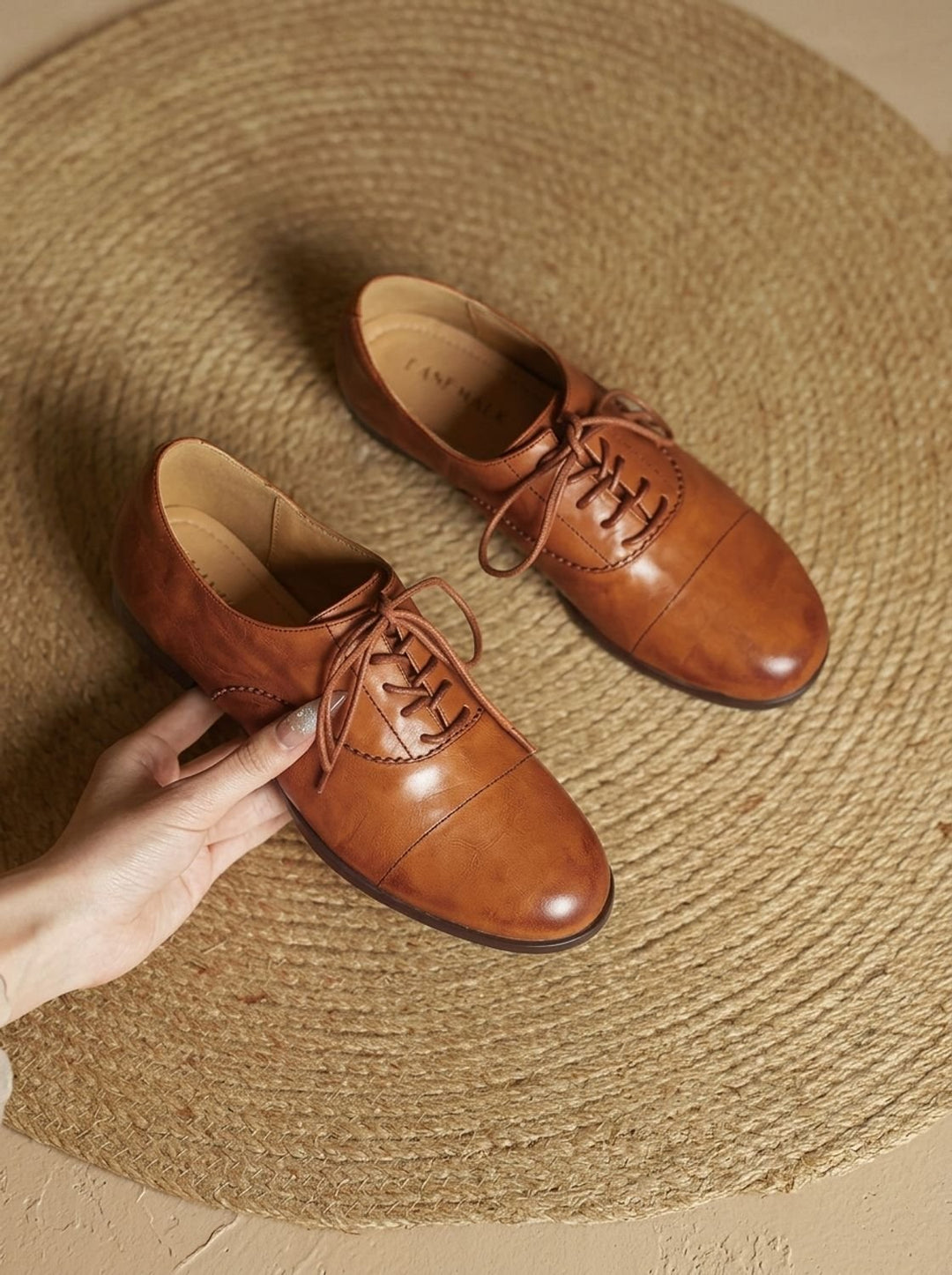 Women's Leather Flats with Classic Cap-Toe Design (5)