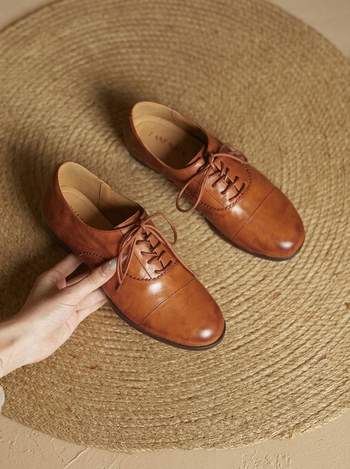Women's Leather Flats with Classic Cap-Toe Design (5)