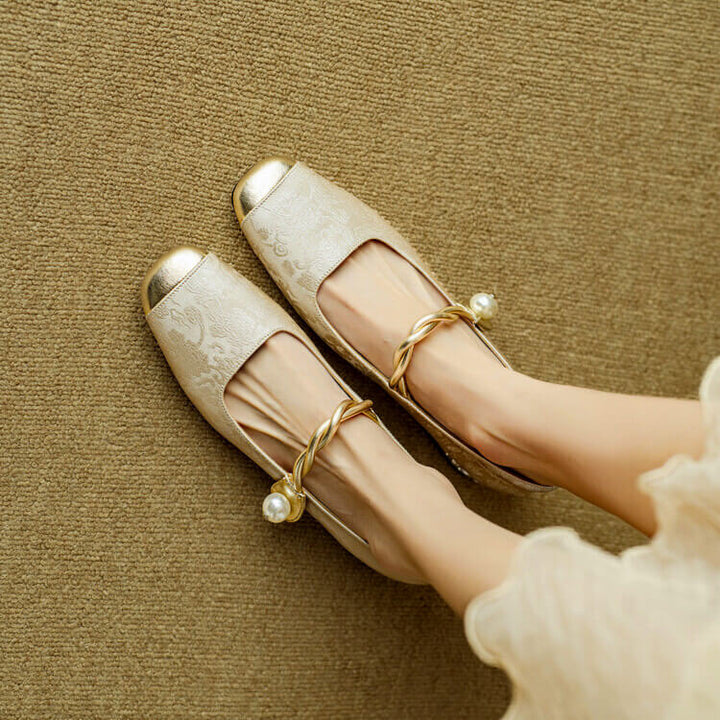 Women's Leather Flats with Embroidered Detail (5)