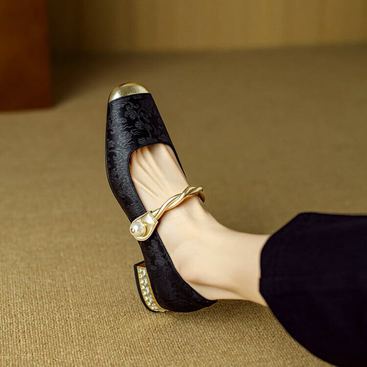 Women's Leather Flats with Embroidered Detail (8)