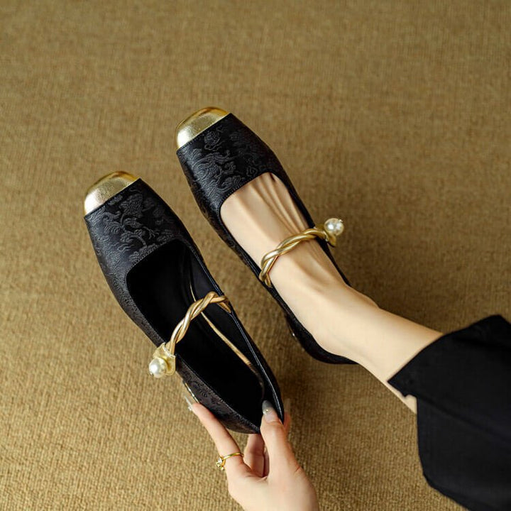 Women's Leather Flats with Embroidered Detail in Yang Black