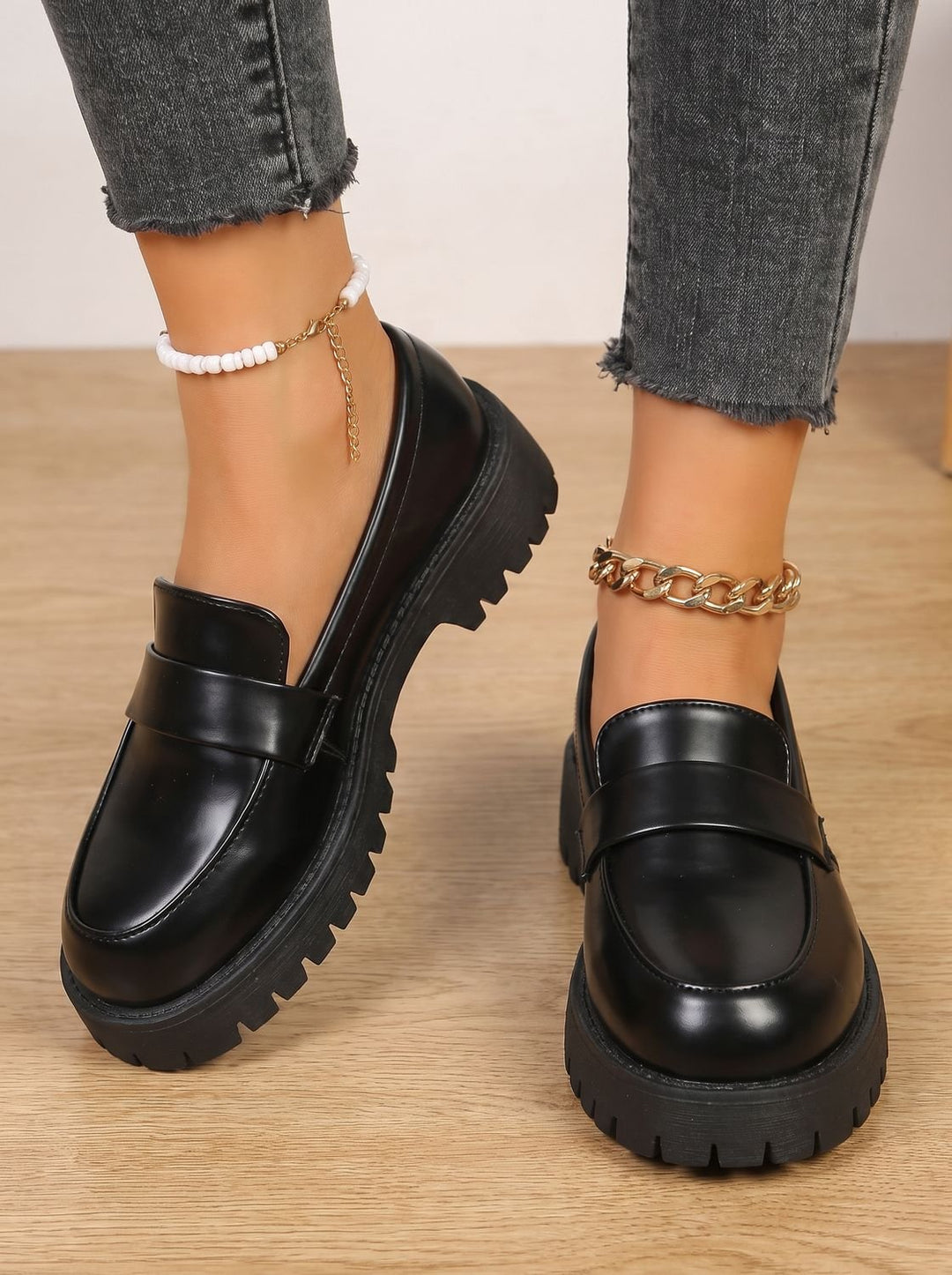 Women's Leather Flats with Orthopedic Platform in Black 1