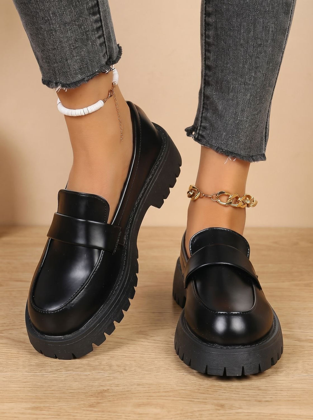 Women's Leather Flats with Orthopedic Platform in Black 2