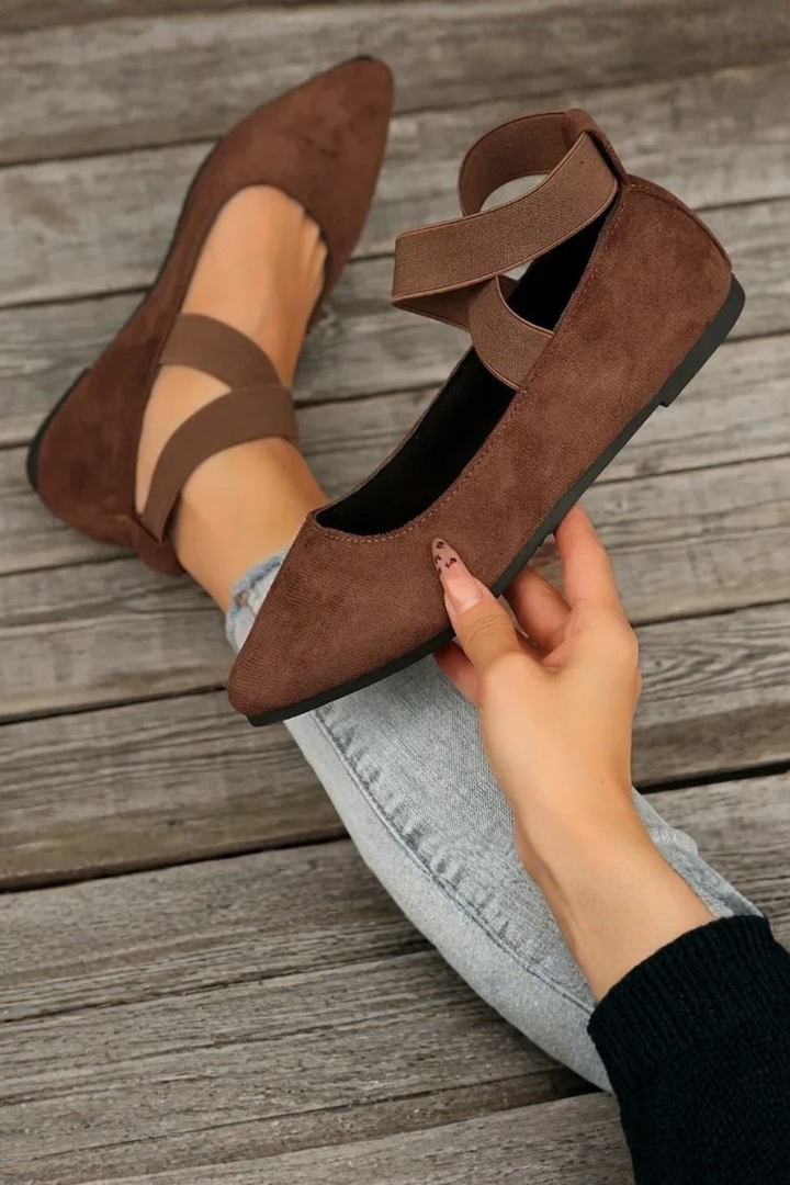 Women's Leather Flats with Refined Pointed Toe (10)