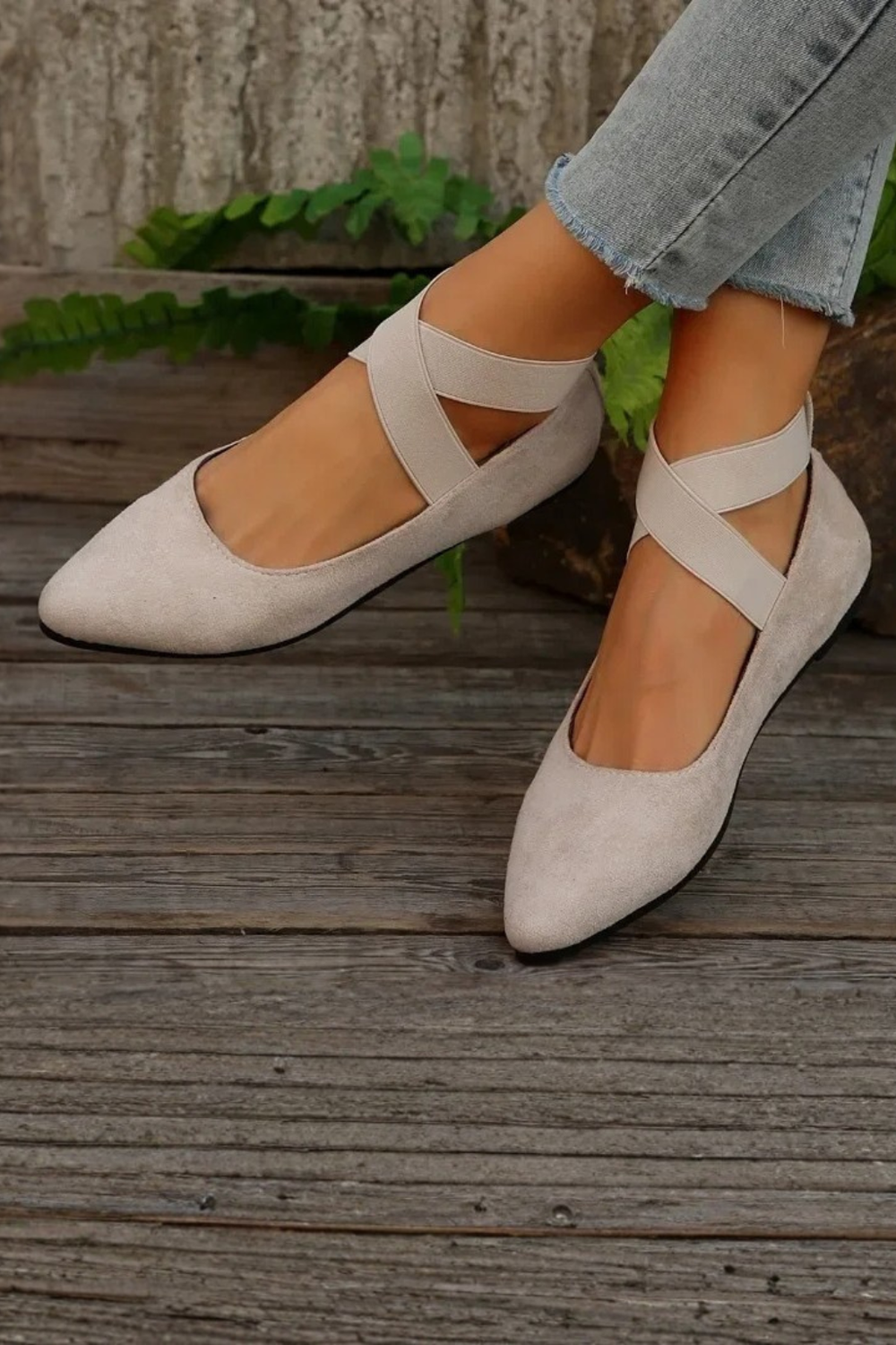 Women's Leather Flats with Refined Pointed Toe (2)