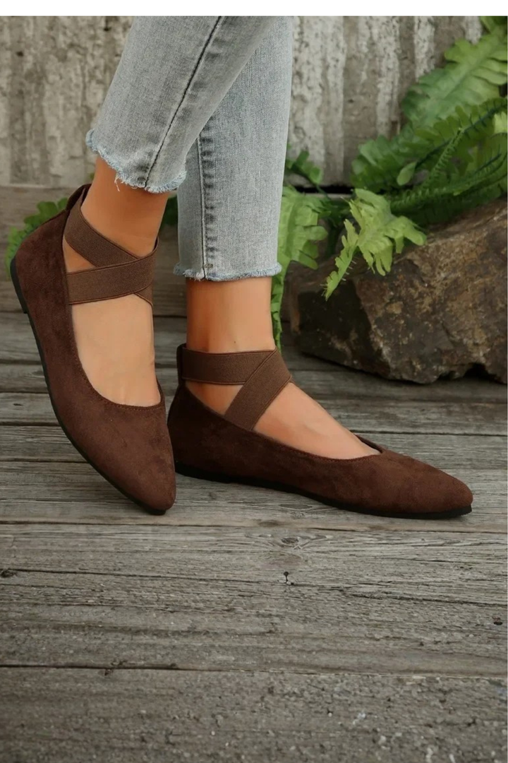 Women's Leather Flats with Refined Pointed Toe (9)