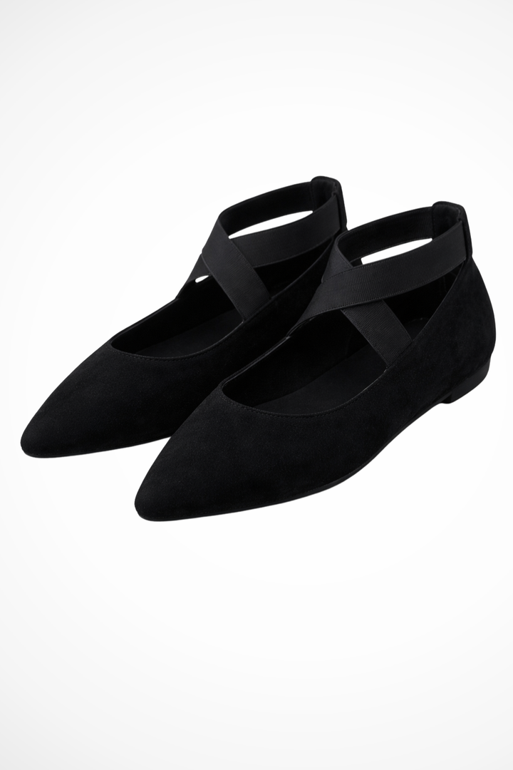 Women's Leather Flats with Refined Pointed Toe in Black