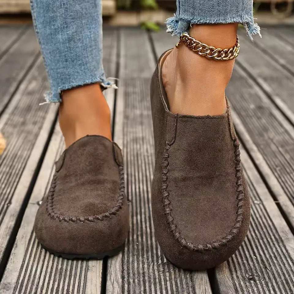 Women's Leather Flats with Tailored Polish (6)