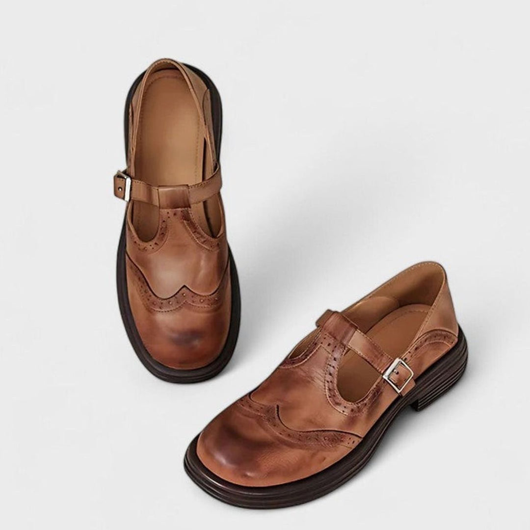 Women's Leather Flats with Vintage Brogue Details (3)
