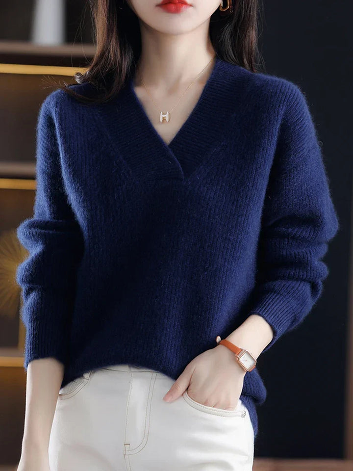 Women's Minimalist V-Neck Knit Pullover in Navy
