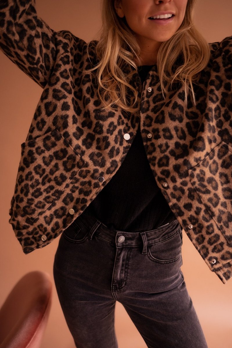Women's Oversized Leopard Print Jacket (2)
