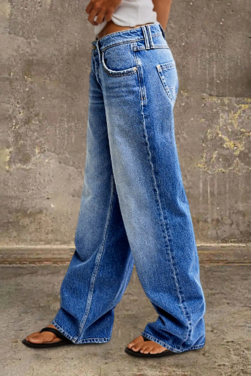 Women's Straight Leg Jeans for Fall (2)
