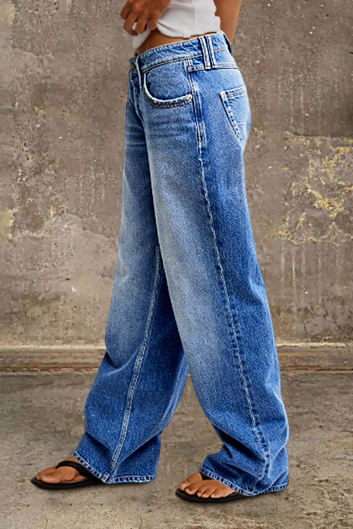 Women's Straight Leg Jeans for Fall (2)
