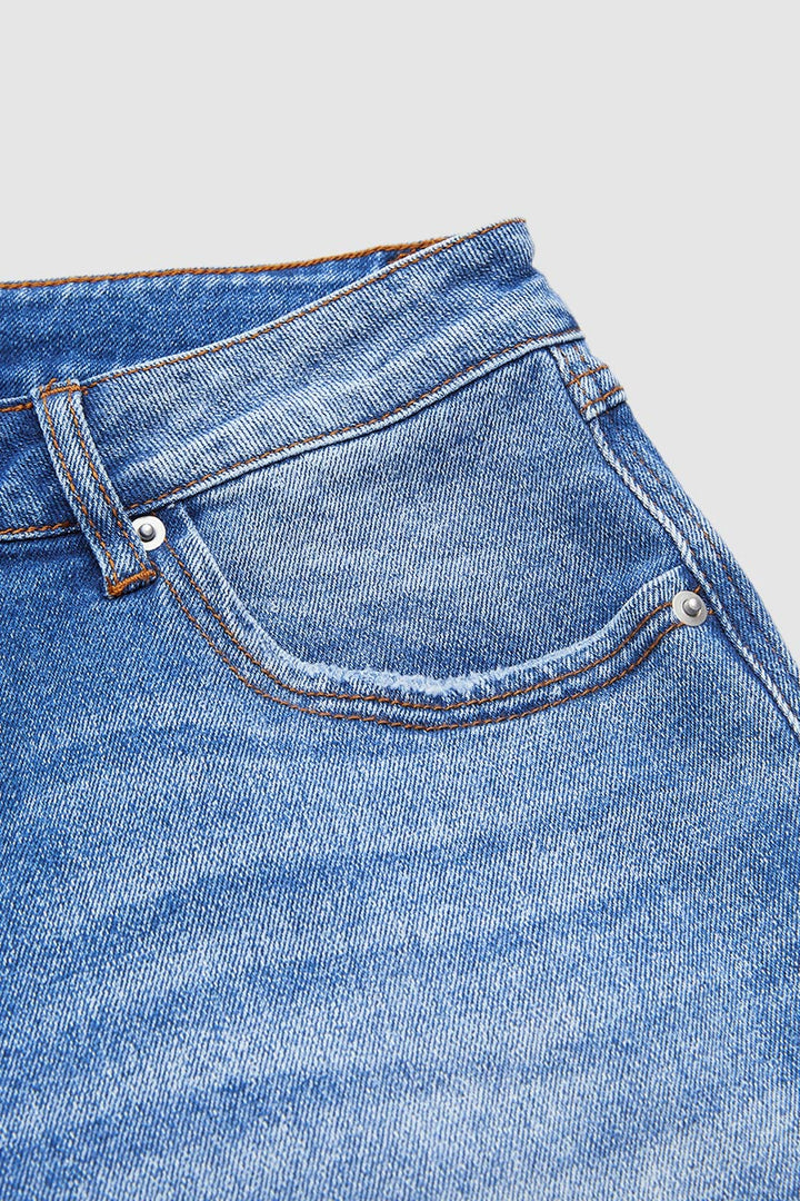 Women's Straight Leg Jeans for Fall (8)