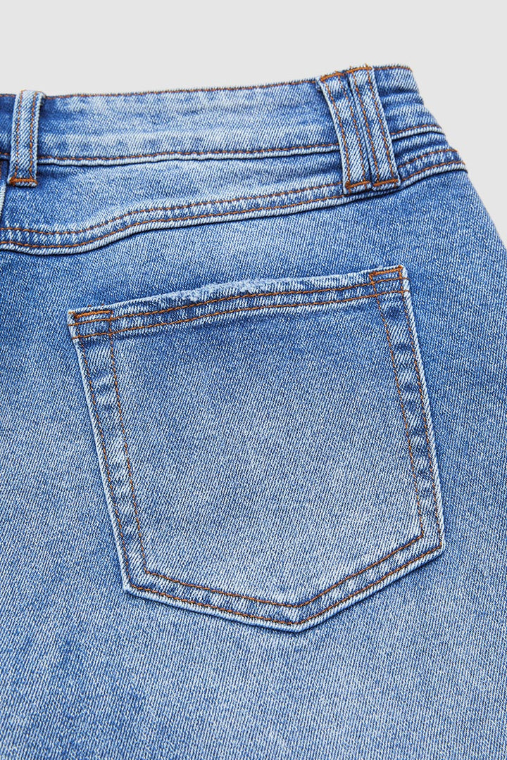 Women's Straight Leg Jeans for Fall (9)